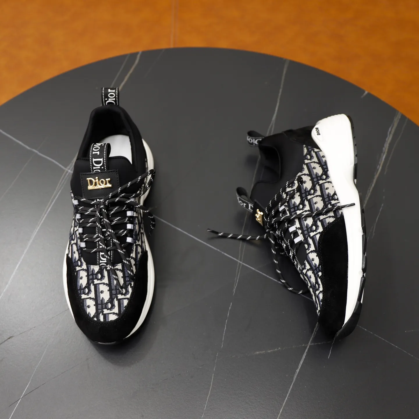Ex-factory price: 440💰🙅‍♂️🙅‍♂️🙅‍♂️ Brand: Dior DIOR Standard code: 38-44 (45 customized) Grade: Same as the official website Material: Original material splicing Comfortable and breathable lining Lightweight and wear-resistant sports outsole Style category: Men's fashionable casual shoes Running sneakers Distinguished luxury brand elements Top luxury Color: actual picture color